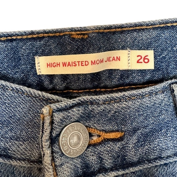 Levi’s High Waisted Mom Jean 26 - Picture 4 of 7